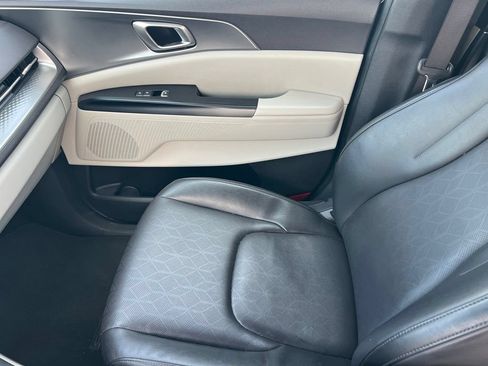 Certified 2024 Kia Carnival LX FWD image 15
