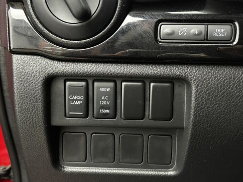 Used 2021 Nissan Titan SV w/ SV Convenience Package image 23