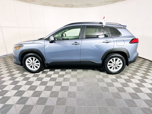 Used 2024 Toyota Corolla Cross LE FWD image 6
