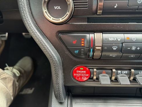 Used 2016 Ford Mustang Shelby GT350 w/ Technology Package image 32