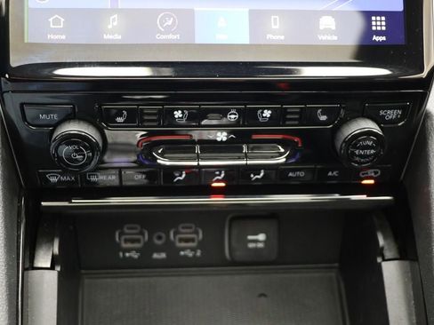 Used 2023 Jeep Grand Cherokee L Limited w/ Luxury Tech Group II image 24