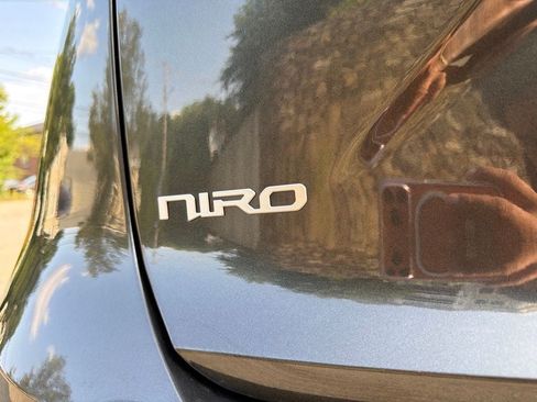 Certified 2023 Kia Niro LX FWD image 12