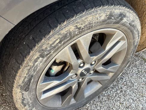 Used 2022 Kia Seltos S FWD image 2
