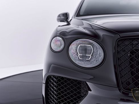 Used 2024 Bentley Bentayga AWD/4WD image 20