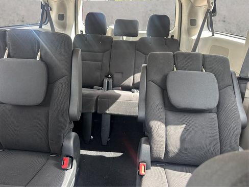 Used 2018 Dodge Grand Caravan SE w/ Rear Park Assist Package FWD image 24