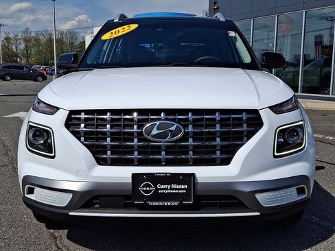 Used 2022 Hyundai Venue Limited w/ Cargo Package FWD image 2