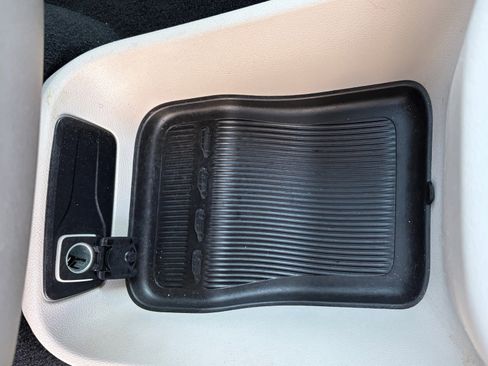 Used 2023 Chrysler Pacifica Touring-L FWD image 30
