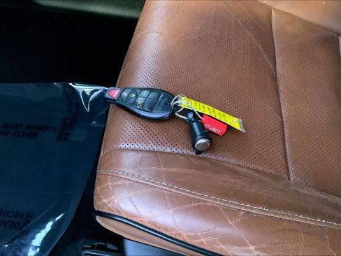 Used 2012 Jeep Grand Cherokee Overland Summit image 13