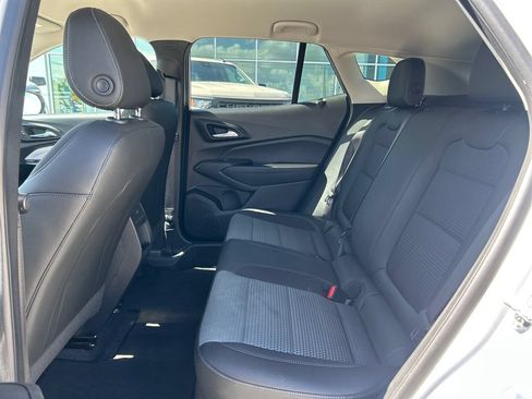 Used 2025 Chevrolet Trax LT w/ LT Convenience Package FWD image 10