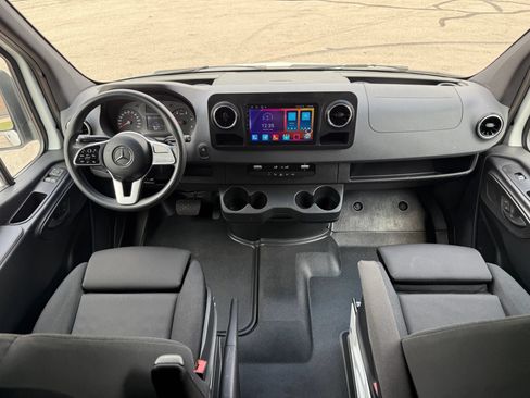 Used 2021 Mercedes-Benz Sprinter 2500 image 16