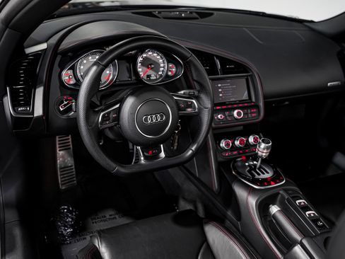 Used 2014 Audi R8 V8 w/ Full Leather Package image 9