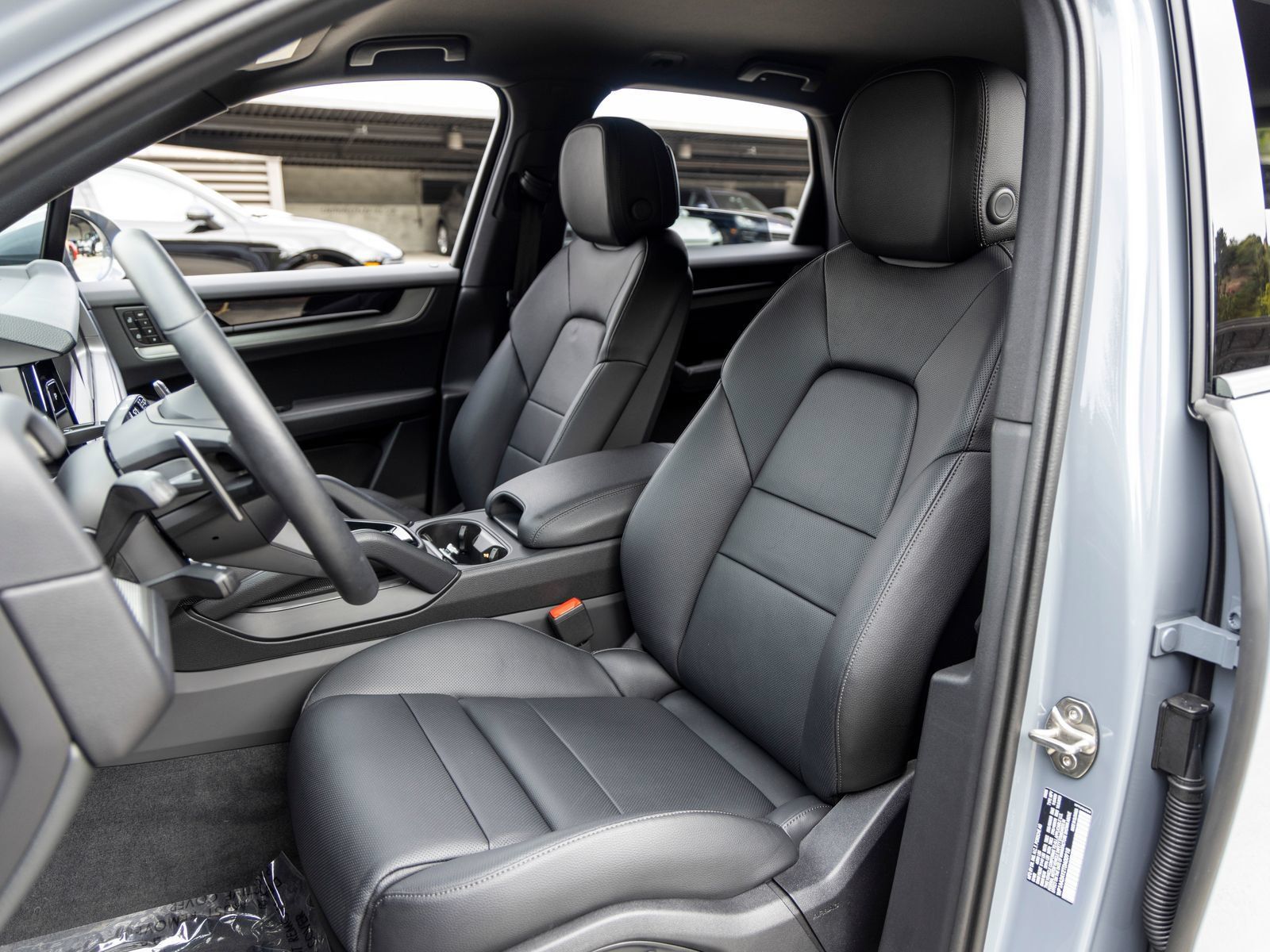 Certified 2026 Porsche Cayenne AWD/4WD image 5