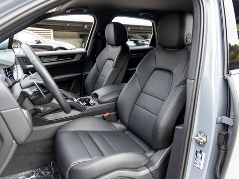 Certified 2026 Porsche Cayenne AWD/4WD image 5