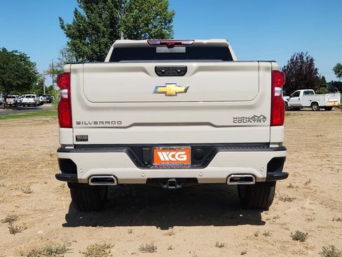 Used 2026 Chevrolet Silverado 1500 High Country AWD/4WD image 4