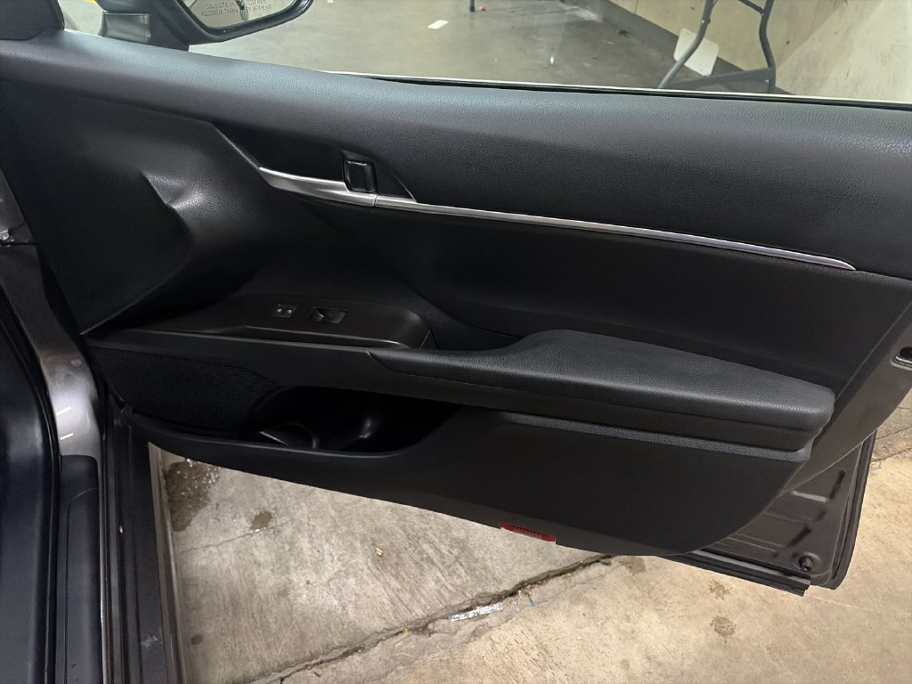 Used 2024 Toyota Camry SE w/ Cold Weather Package FWD image 19