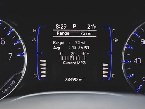 Used 2020 Chrysler Pacifica Touring-L image 12