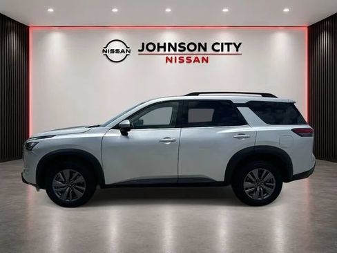 Used 2025 Nissan Pathfinder SV AWD/4WD image 8