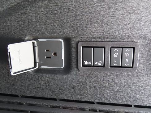 New 2026 Chevrolet Suburban LT w/ Comfort Package AWD/4WD image 23