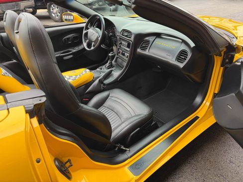 Used 2003 Chevrolet Corvette Convertible w/ Preferred Equipment Group1 image 26