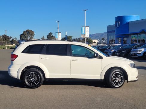 Used 2018 Dodge Journey SE w/ Connectivity Group image 3