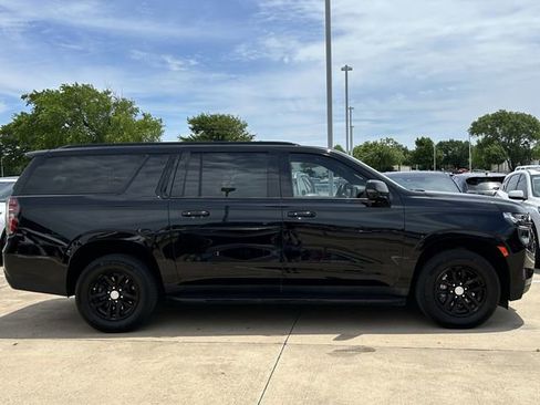 Used 2023 Chevrolet Suburban RST w/ Luxury Package AWD/4WD image 3