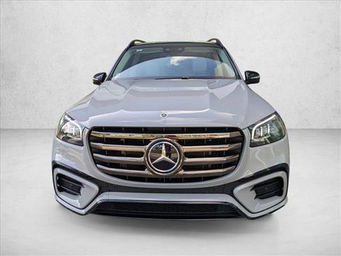 Used 2024 Mercedes-Benz GLS 450 4MATIC image 2