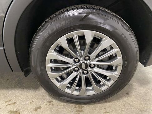 Used 2024 Cadillac XT4 Premium Luxury image 8