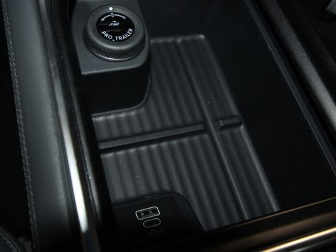 New 2026 Ford Expedition Active image 15