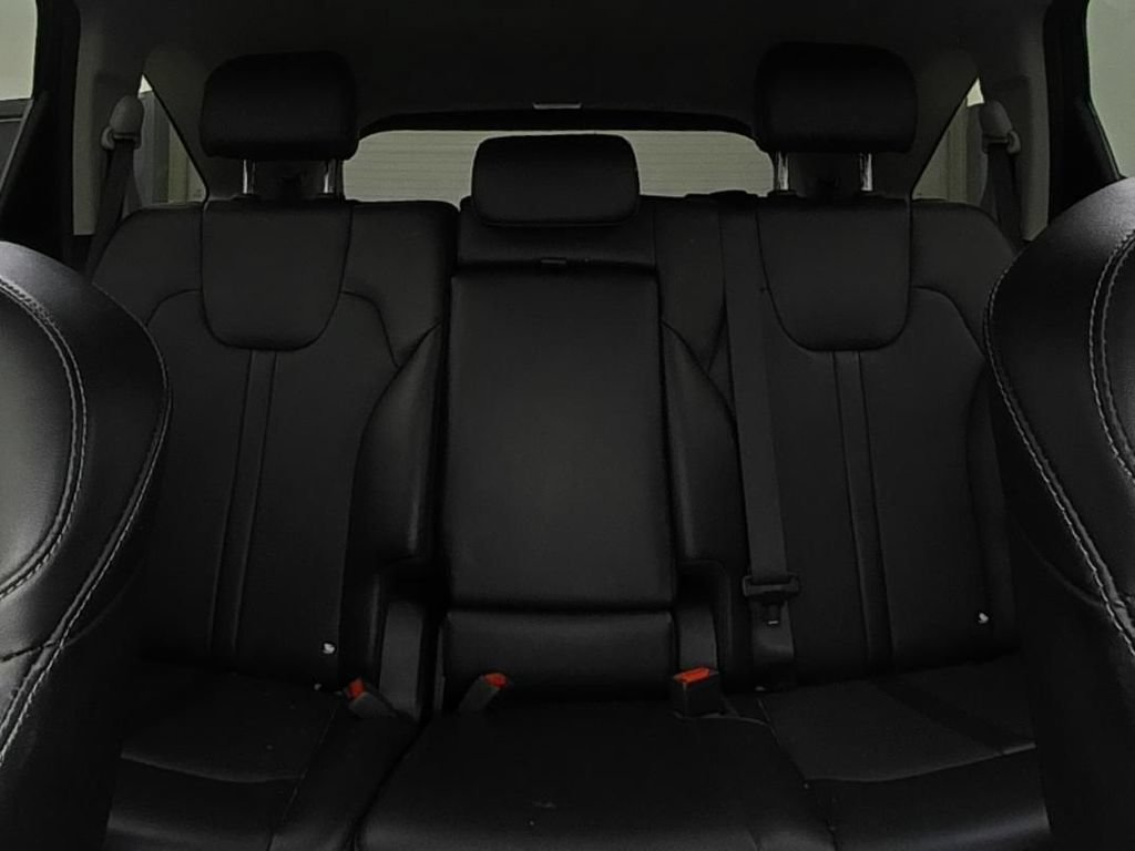 Used 2025 Kia Sorento S w/ Panoramic Sunroof Package FWD image 10
