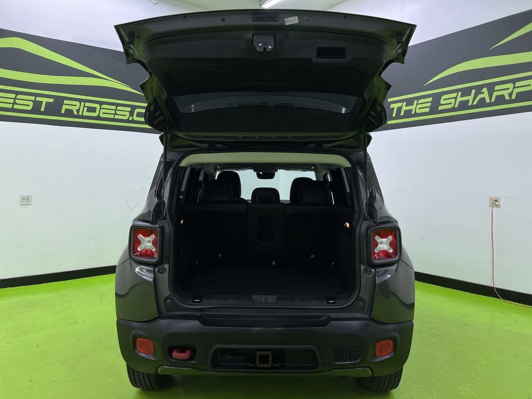 Used 2016 Jeep Renegade Trailhawk w/ Premium Trailhawk Package AWD/4WD image 9