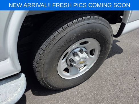 Used 2025 Chevrolet Express 2500 w/ Driver Convenience Package RWD image 11