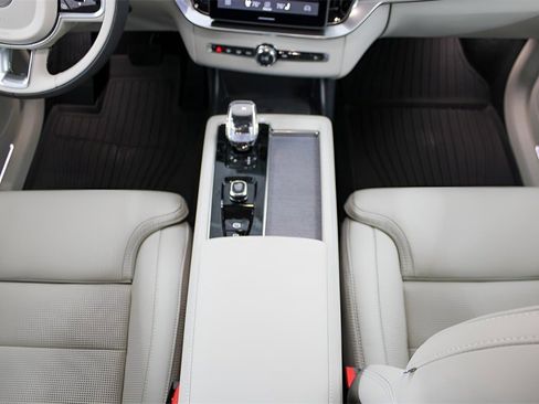 New 2026 Volvo XC90 B6 Ultra w/ Protection Package Premier image 17