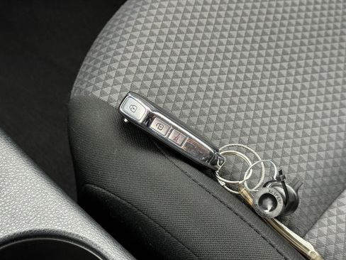 Used 2025 Kia Soul LX w/ LX Technology Package FWD image 21