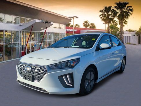Used 2022 Hyundai Ioniq SE image 7
