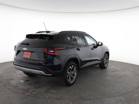 Used 2025 Chevrolet Trax LT image 12