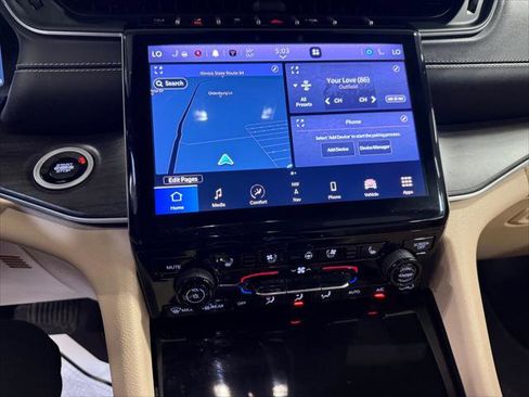 Certified 2025 Jeep Grand Cherokee Limited w/ Luxury Tech Group II image 43