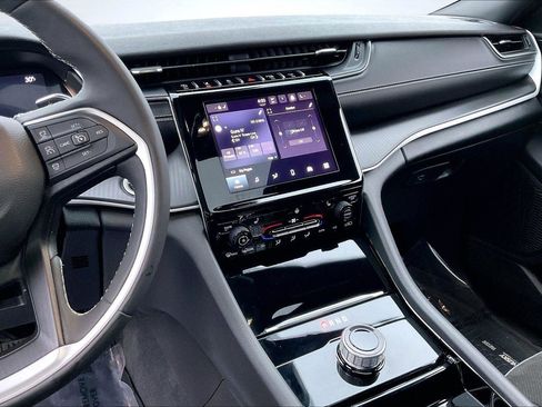 Used 2023 Jeep Grand Cherokee L Altitude image 7