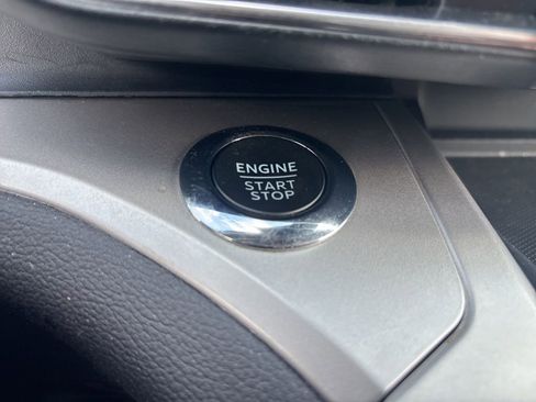 Used 2022 Ford Explorer XLT w/ Equipment Group 202A image 27