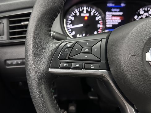 Used 2020 Nissan Rogue SV FWD image 21
