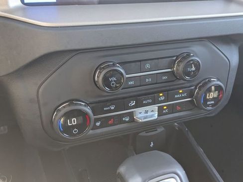 Used 2025 Ford Bronco Outer Banks image 15