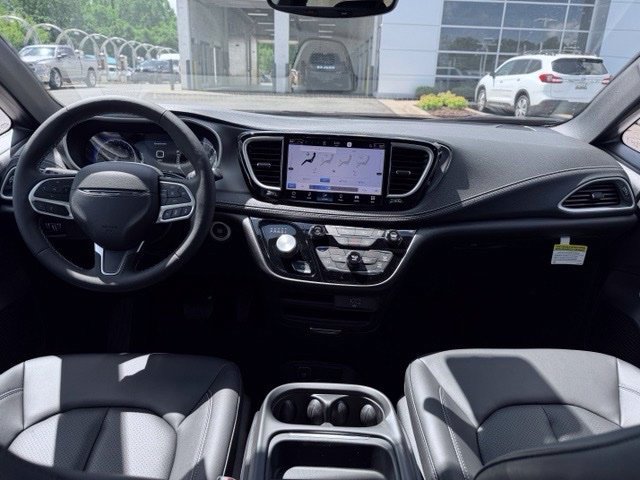 New 2027 Chrysler Pacifica Select FWD image 28