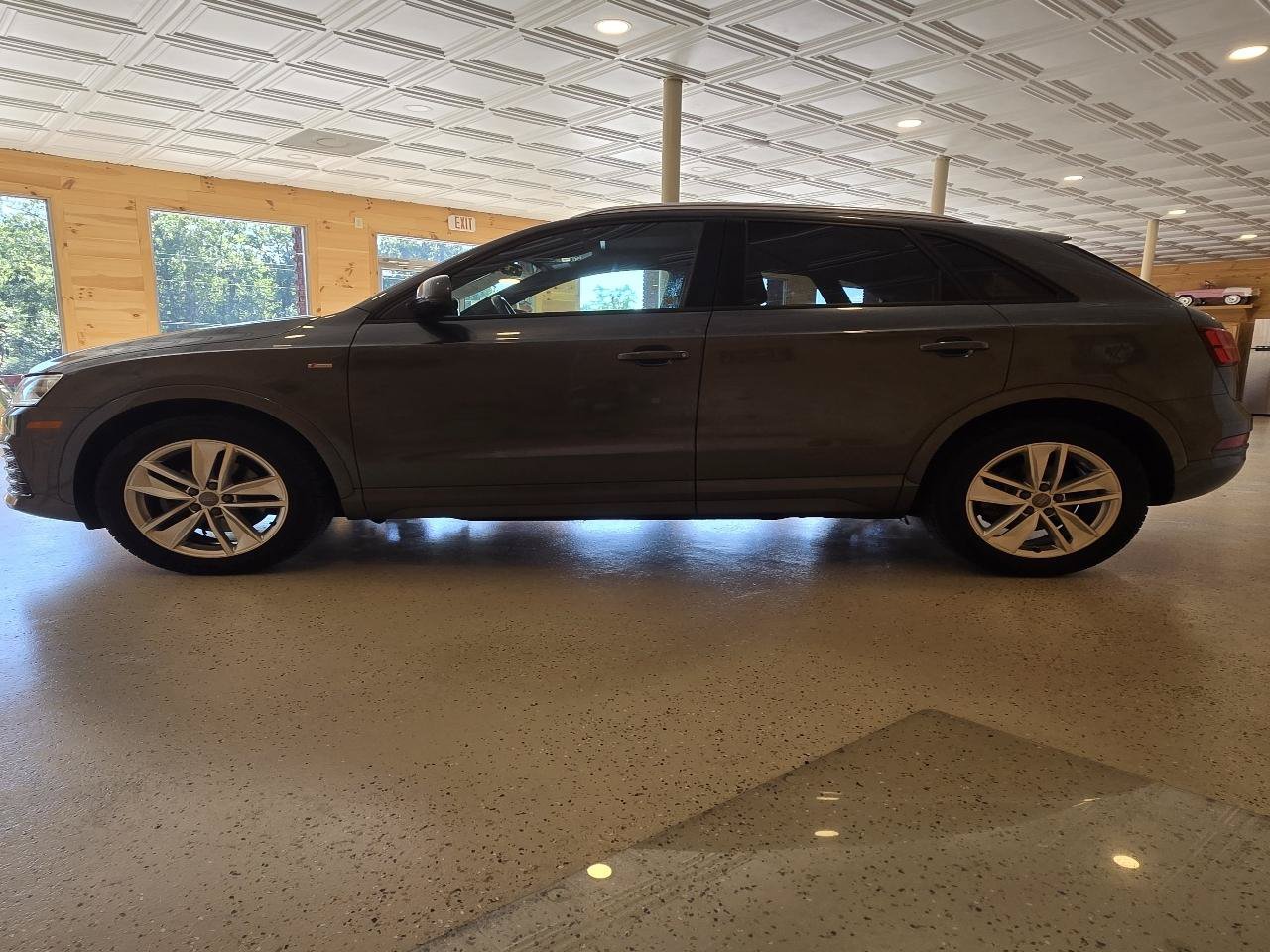 Used 2018 Audi Q3 2.0T Premium w/ Convenience Package AWD/4WD image 4