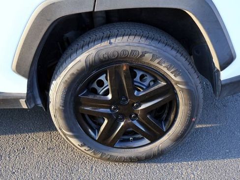 Used 2021 Toyota RAV4 LE image 15