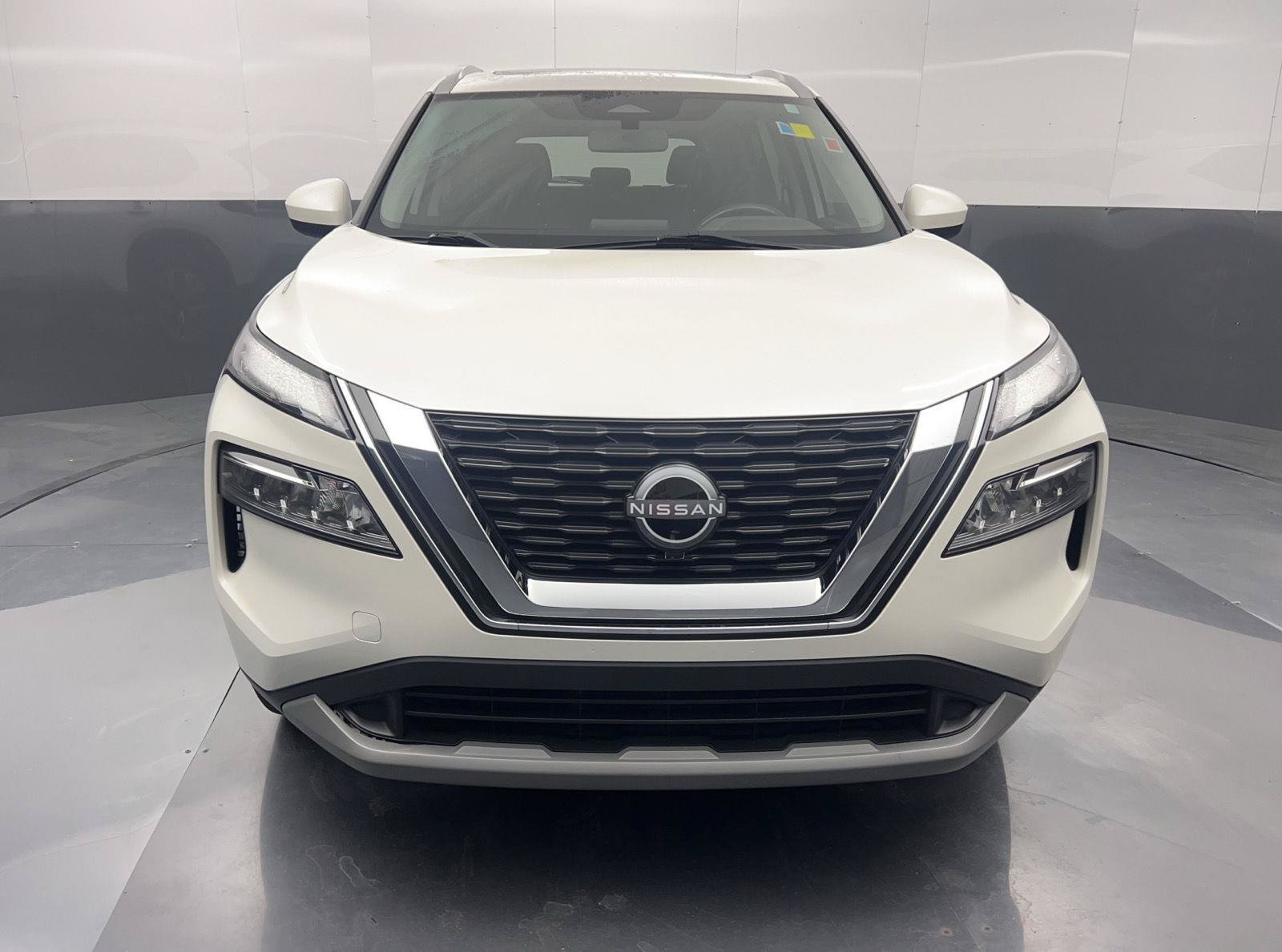 Used 2023 Nissan Rogue SV w/ SV Premium B Package FWD image 2