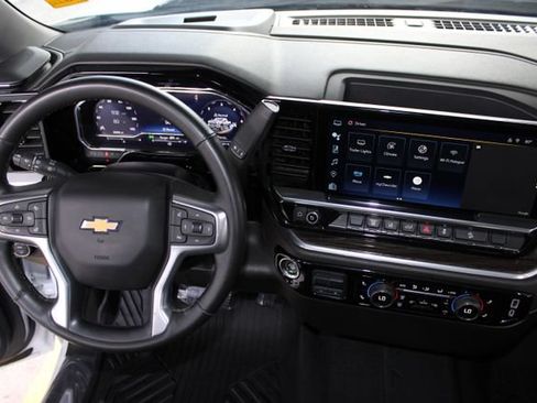 Used 2025 Chevrolet Silverado 2500 LT AWD/4WD image 23