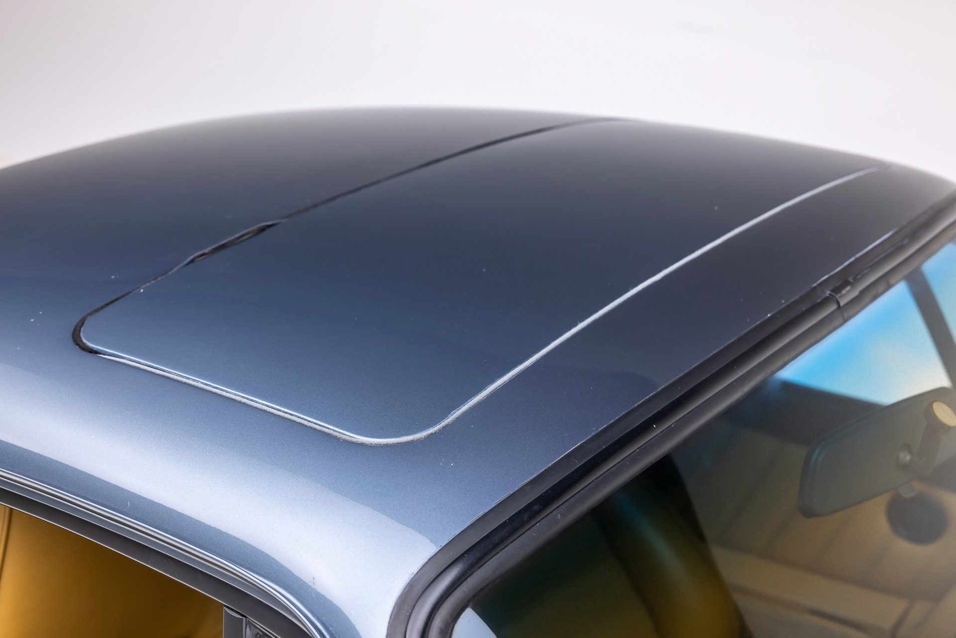 Used 1987 Porsche 911 Carrera RWD image 34