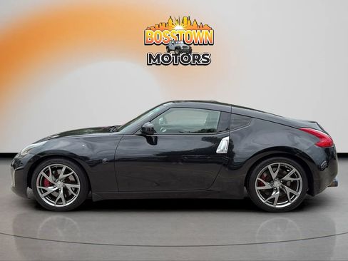 Used 2014 Nissan 370Z Touring w/ Sport Package RWD image 3