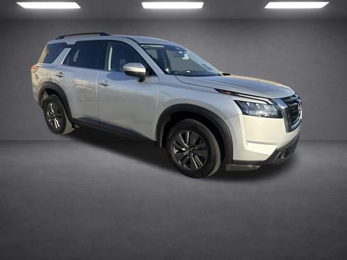 Used 2025 Nissan Pathfinder SV AWD/4WD image 14