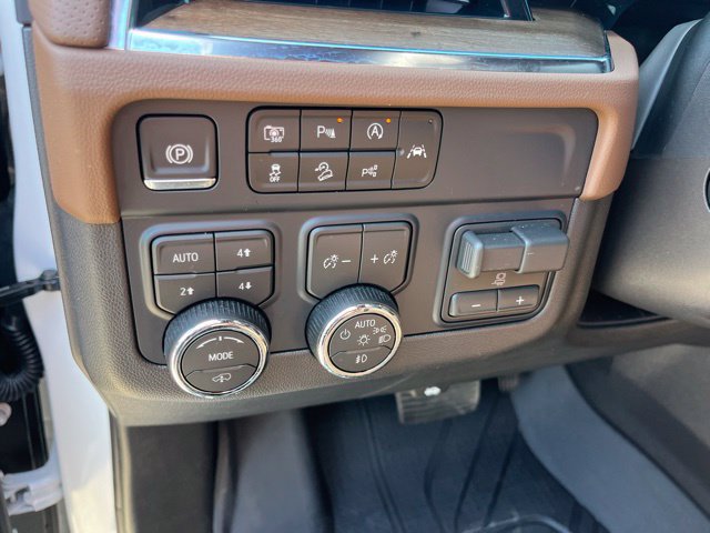 Used 2026 Chevrolet Tahoe High Country AWD/4WD image 18