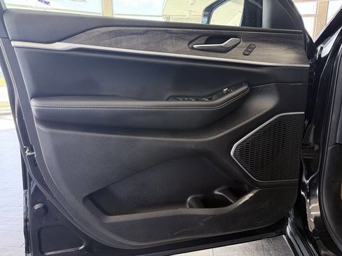 Used 2025 Jeep Grand Cherokee Limited 4xe image 30